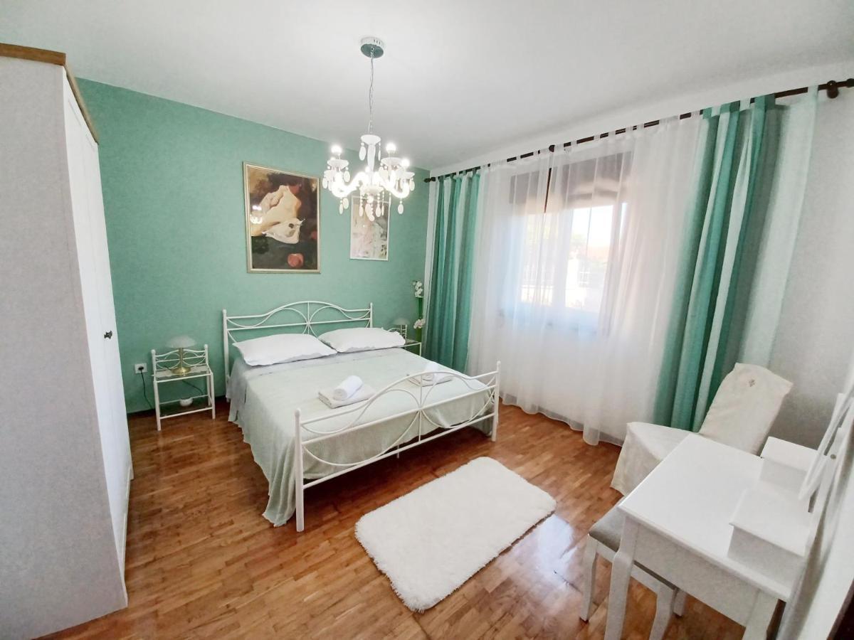 Apartment Lorenzo Trogir Exteriör bild