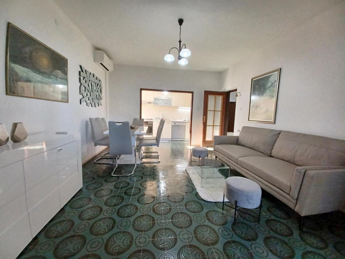 Apartment Lorenzo Trogir Exteriör bild