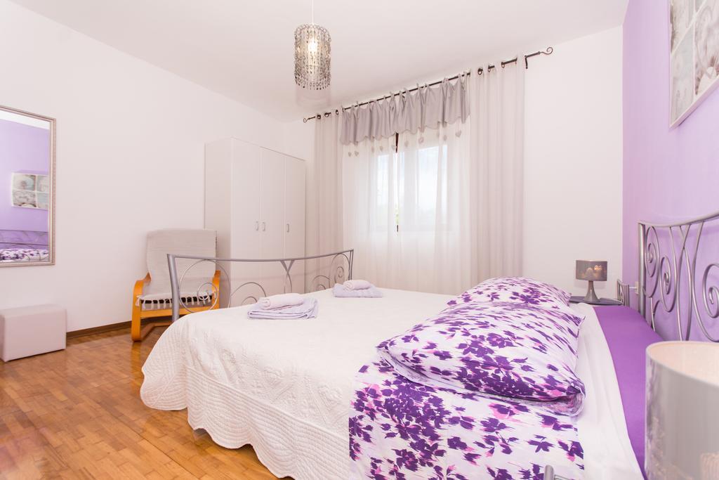 Apartment Lorenzo Trogir Exteriör bild