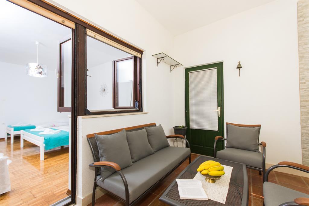 Apartment Lorenzo Trogir Exteriör bild